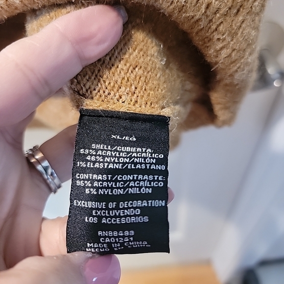 Cozy Tan Sweater with Floral Sleeves Size XL - Picture 5 of 9